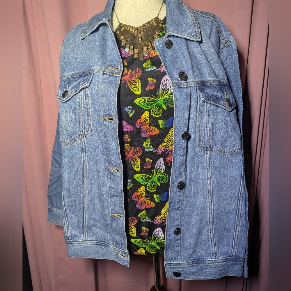 TORRID Denim Relaxed Fit Trucker Jacket 2x (18-20) NWT